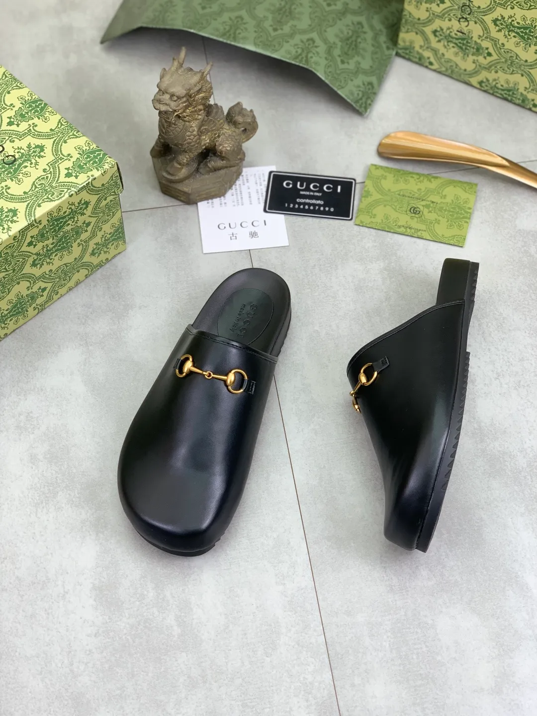 Men's shoes💰P340 💰[New model] Gucci half-drag business leather shoes hot selection (Gucci) official website latest Gucci half-drag business leather shoes, hot style 💥The version is simple and elegant, exclusive for trendy men. Unique official website latest brand original double G Embossed elements 👑 Original Gucci decoration, fashionable and elegant, original calfskin fabric ✅ Fully imported first-layer cowhide lining, wear-resistant, rubber business outsole specified on the official website, actual shot of the classic model at the counter 🎬 Size: 35-44 5⃣️colors available